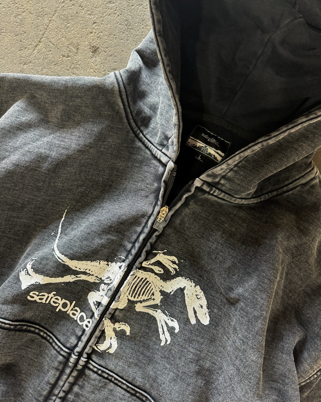 jurassic zip-up [black]