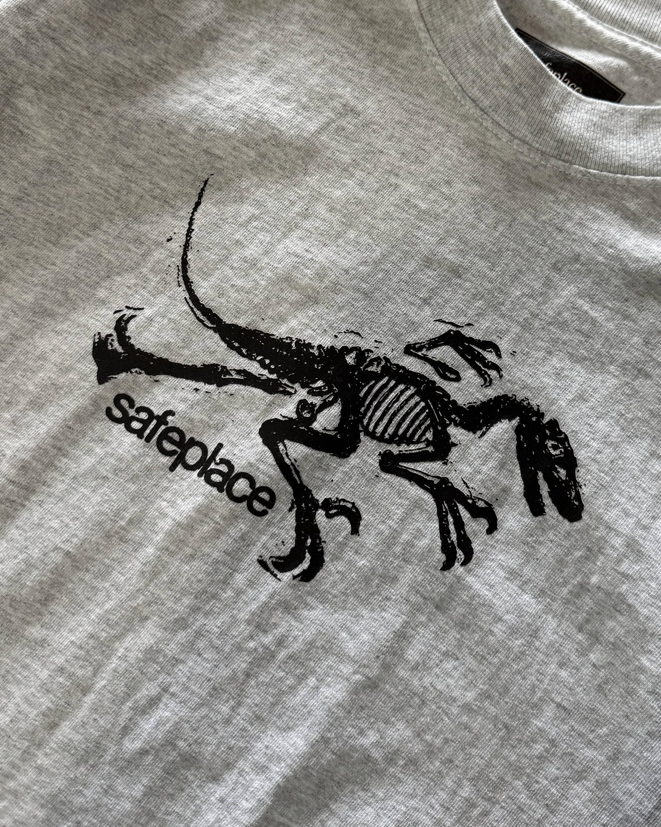 jurassic heavyweight tee [heather grey]