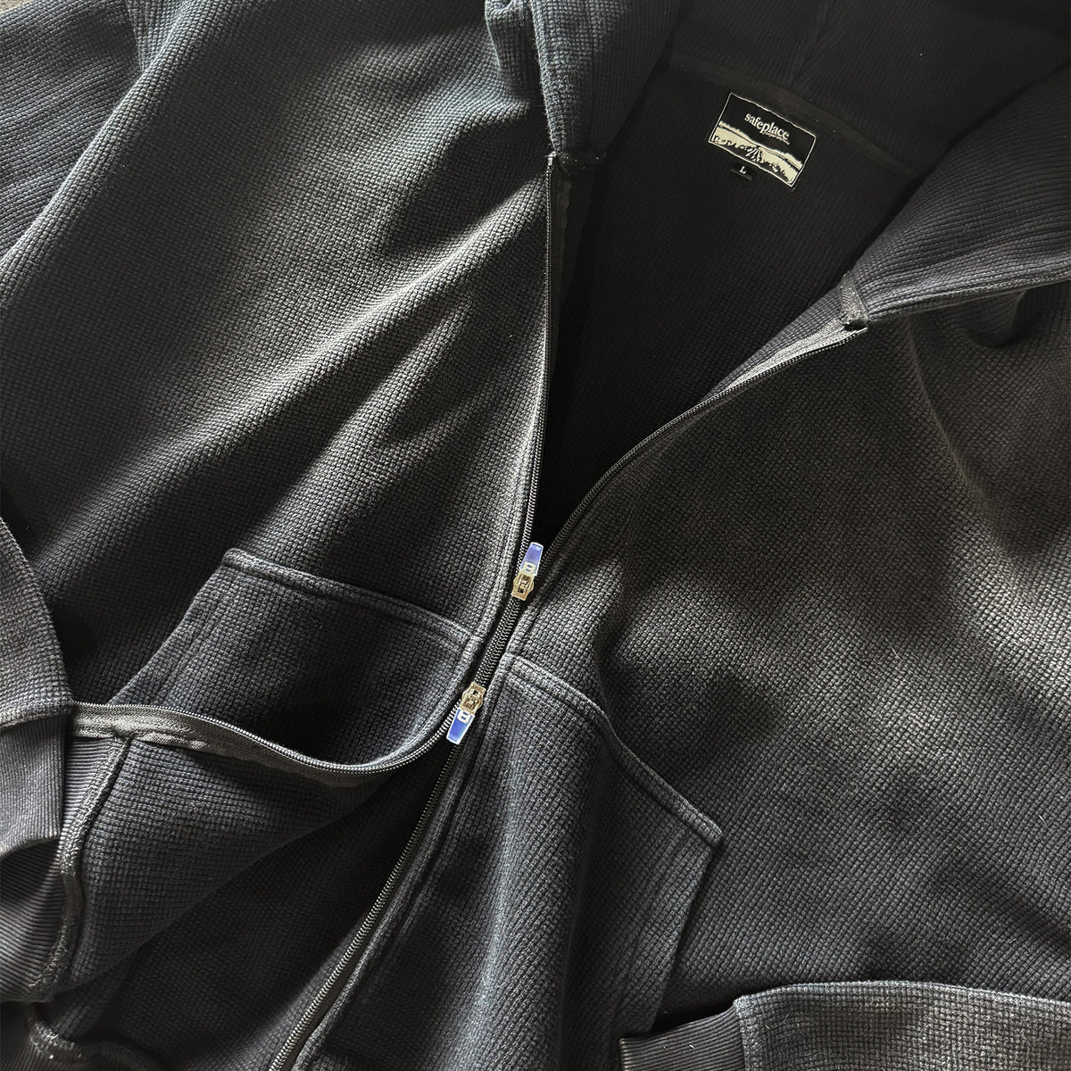 overtime waffle zip-up [obsidian]